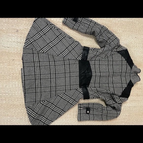 Guess Coat/Jacket - Picture 3 of 6